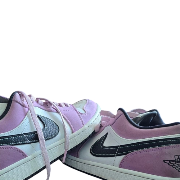 Air Jordan-1 SE Low Violet Shock Sneakers - Picture 8 of 11